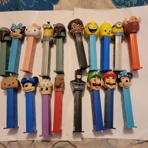 Mixed Lot of 18 Vintage PEZ Dispensers. Various characters